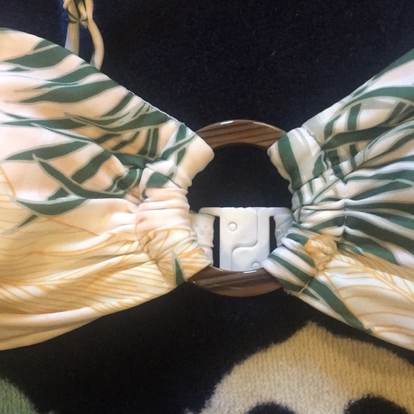 Simple Floral Bikini - Picture 3 of 8